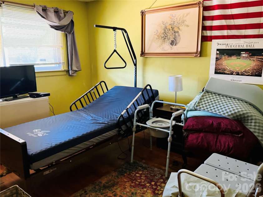 4410 Birkdale Drive, Charlotte, NC 28208.  MLS# CAR4392770, YatesRealty ID 31186. Virtually Staged Primary Bedroom