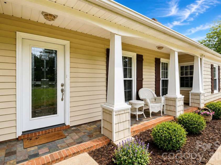 7904 Saddleview Court, Charlotte, NC 28215.  MLS# CAR4392279, YatesRealty ID 31187. 
