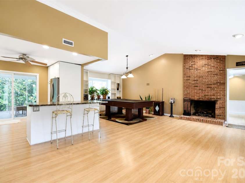 7904 Saddleview Court, Charlotte, NC 28215.  MLS# CAR4392279, YatesRealty ID 31187. 