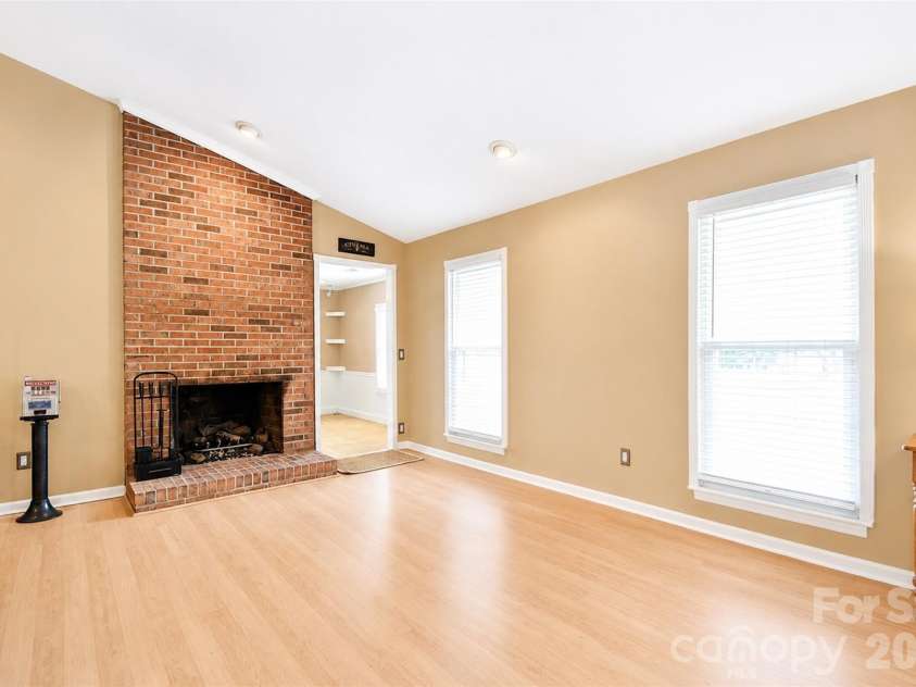 7904 Saddleview Court, Charlotte, NC 28215.  MLS# CAR4392279, YatesRealty ID 31187. 