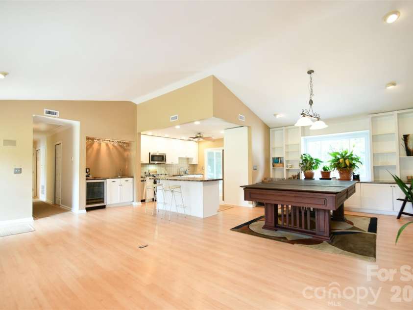 7904 Saddleview Court, Charlotte, NC 28215.  MLS# CAR4392279, YatesRealty ID 31187. 