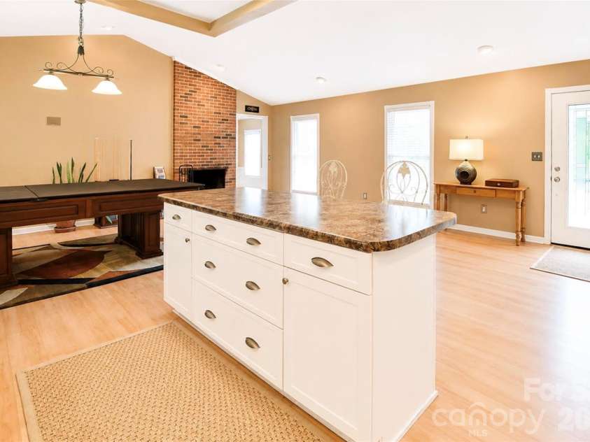 7904 Saddleview Court, Charlotte, NC 28215.  MLS# CAR4392279, YatesRealty ID 31187. 