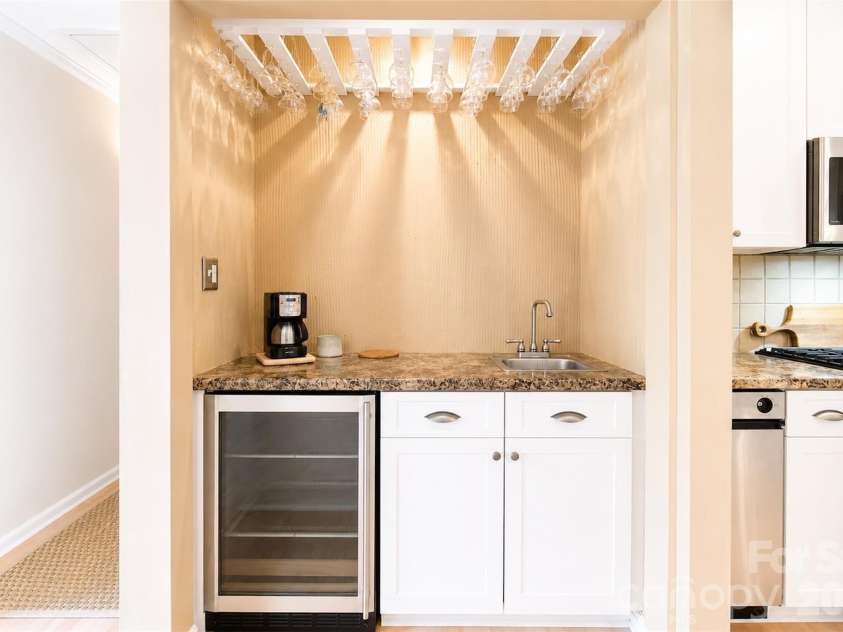 7904 Saddleview Court, Charlotte, NC 28215.  MLS# CAR4392279, YatesRealty ID 31187. 