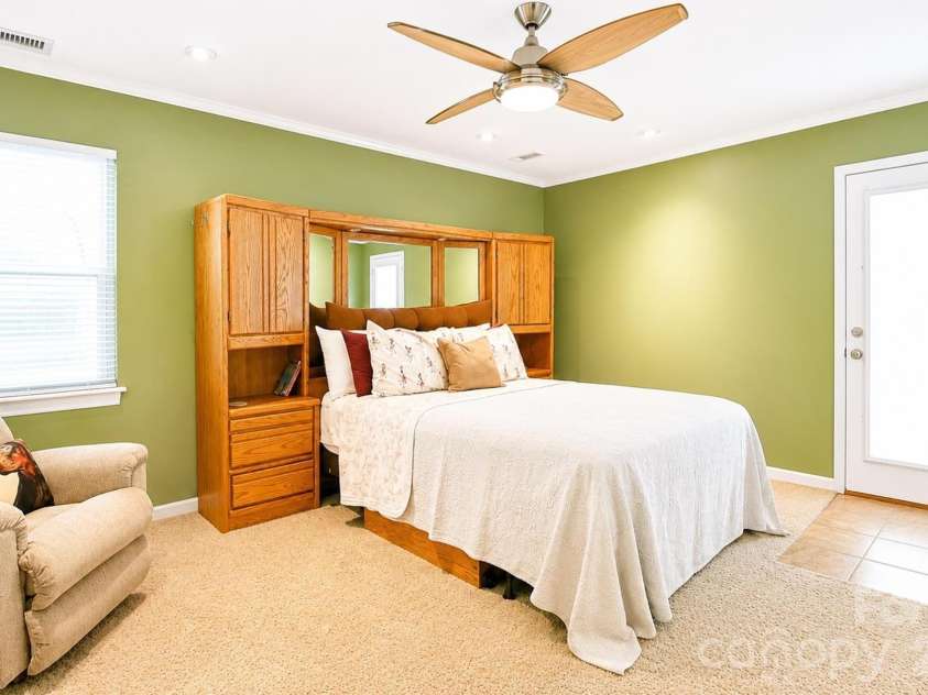 7904 Saddleview Court, Charlotte, NC 28215.  MLS# CAR4392279, YatesRealty ID 31187. 