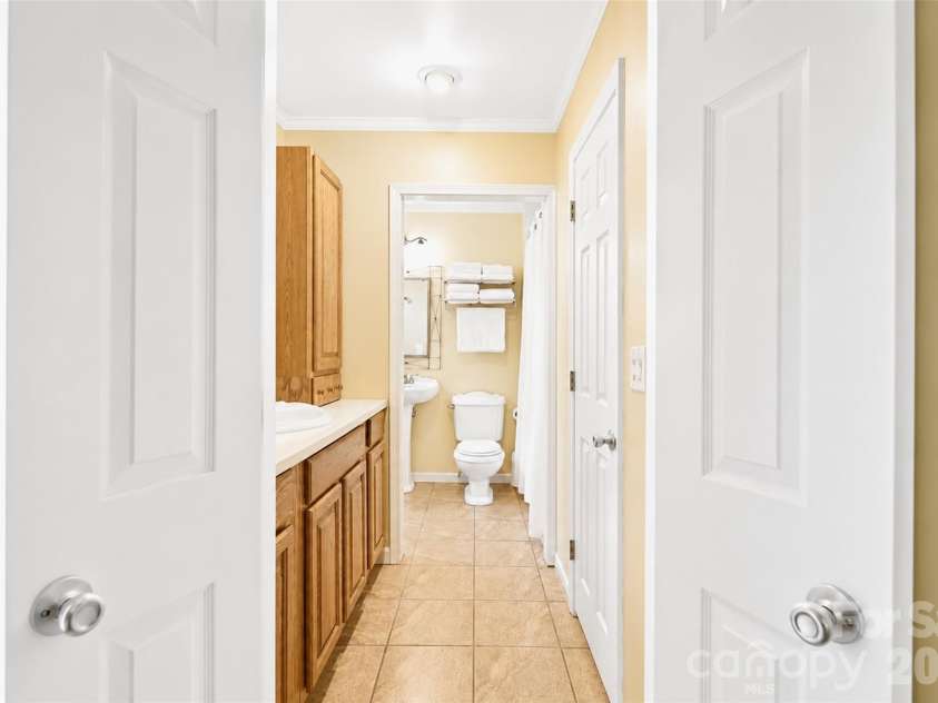 7904 Saddleview Court, Charlotte, NC 28215.  MLS# CAR4392279, YatesRealty ID 31187. 
