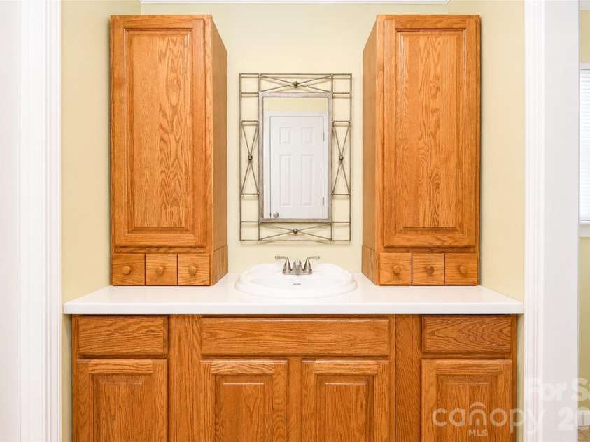 7904 Saddleview Court, Charlotte, NC 28215.  MLS# CAR4392279, YatesRealty ID 31187. 