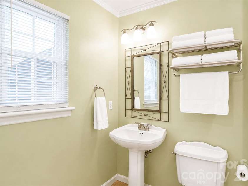 7904 Saddleview Court, Charlotte, NC 28215.  MLS# CAR4392279, YatesRealty ID 31187. 