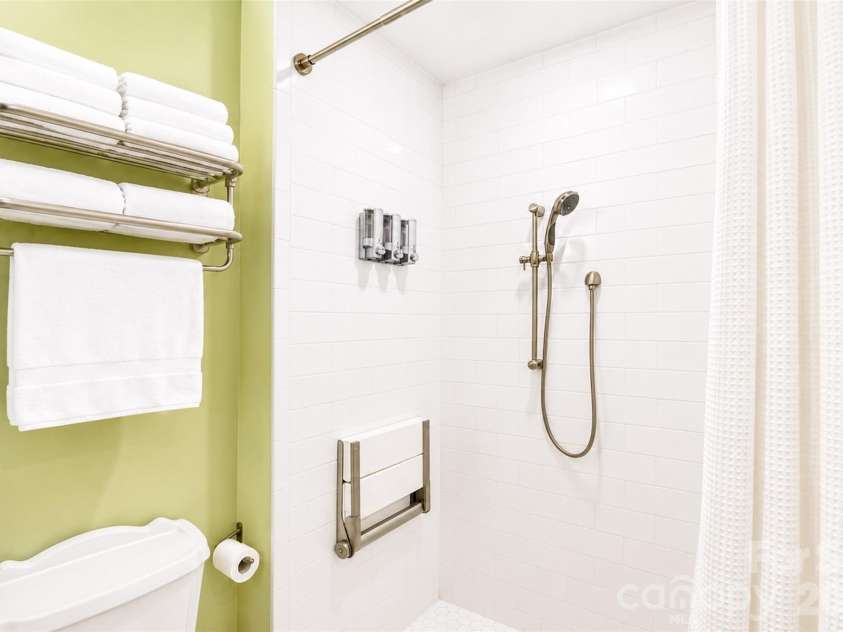 7904 Saddleview Court, Charlotte, NC 28215.  MLS# CAR4392279, YatesRealty ID 31187. 