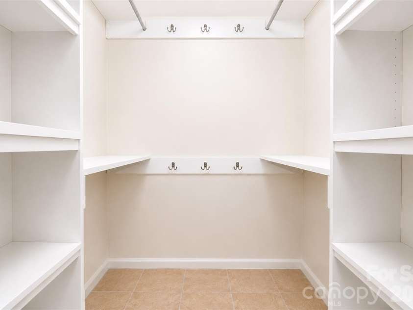 7904 Saddleview Court, Charlotte, NC 28215.  MLS# CAR4392279, YatesRealty ID 31187. 