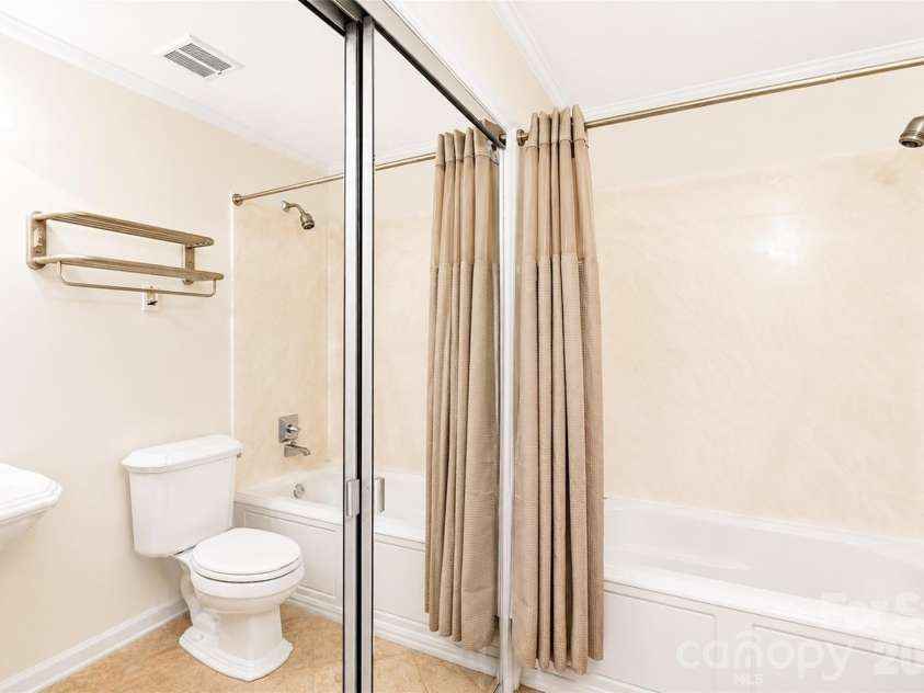 7904 Saddleview Court, Charlotte, NC 28215.  MLS# CAR4392279, YatesRealty ID 31187. 