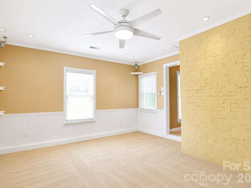 7904 Saddleview Court, Charlotte, NC 28215.  MLS# CAR4392279, YatesRealty ID 31187. 
