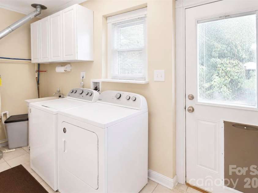 7904 Saddleview Court, Charlotte, NC 28215.  MLS# CAR4392279, YatesRealty ID 31187. 