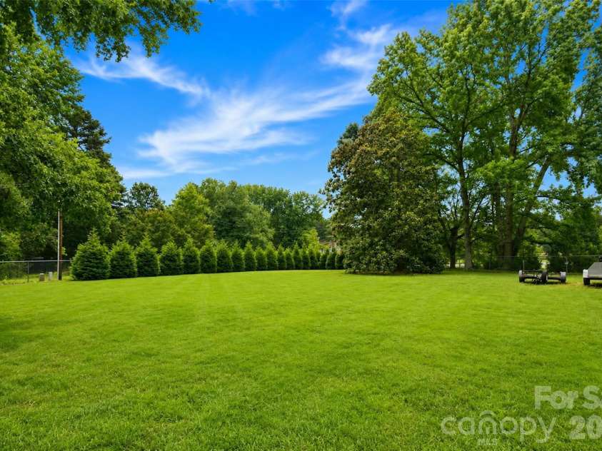 7904 Saddleview Court, Charlotte, NC 28215.  MLS# CAR4392279, YatesRealty ID 31187. 