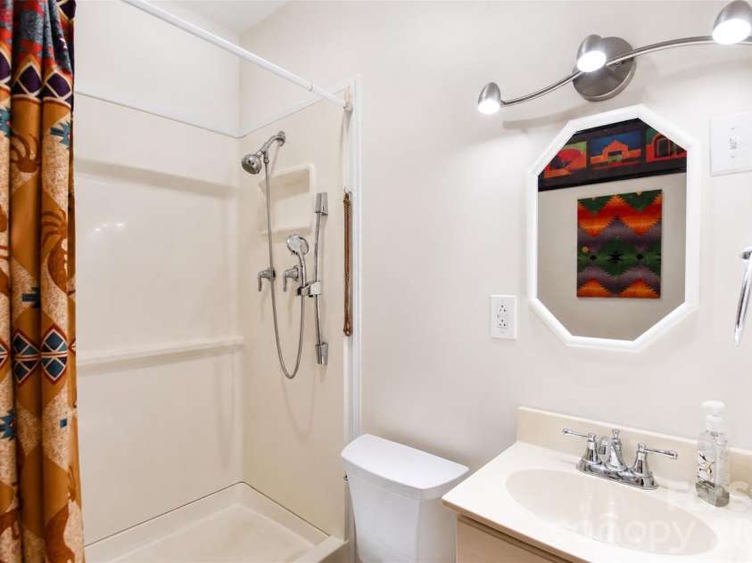 7904 Saddleview Court, Charlotte, NC 28215.  MLS# CAR4392279, YatesRealty ID 31187. 