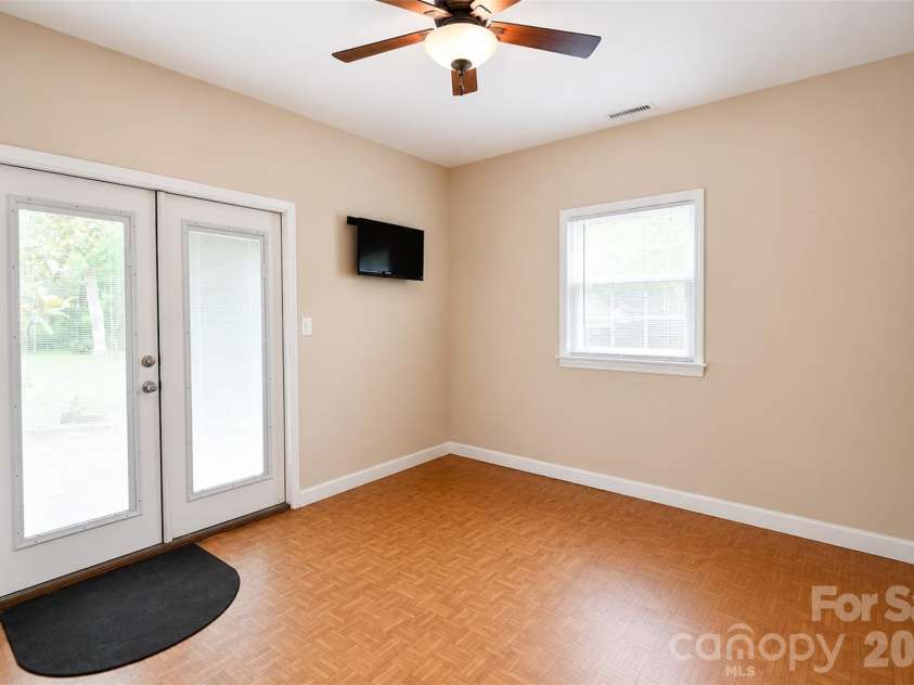 7904 Saddleview Court, Charlotte, NC 28215.  MLS# CAR4392279, YatesRealty ID 31187. 