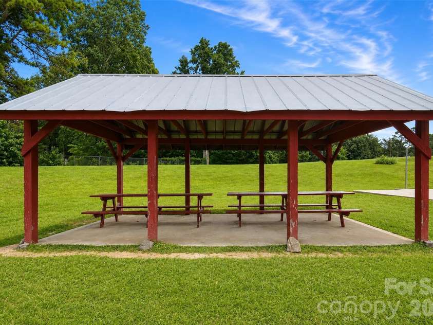 7904 Saddleview Court, Charlotte, NC 28215.  MLS# CAR4392279, YatesRealty ID 31187. 