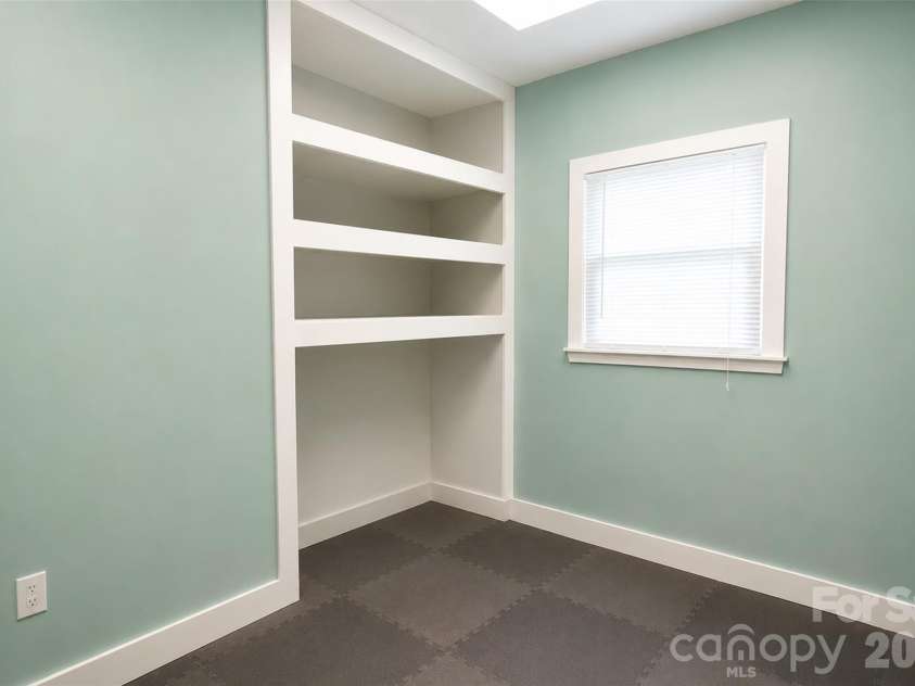 7904 Saddleview Court, Charlotte, NC 28215.  MLS# CAR4392279, YatesRealty ID 31187. 