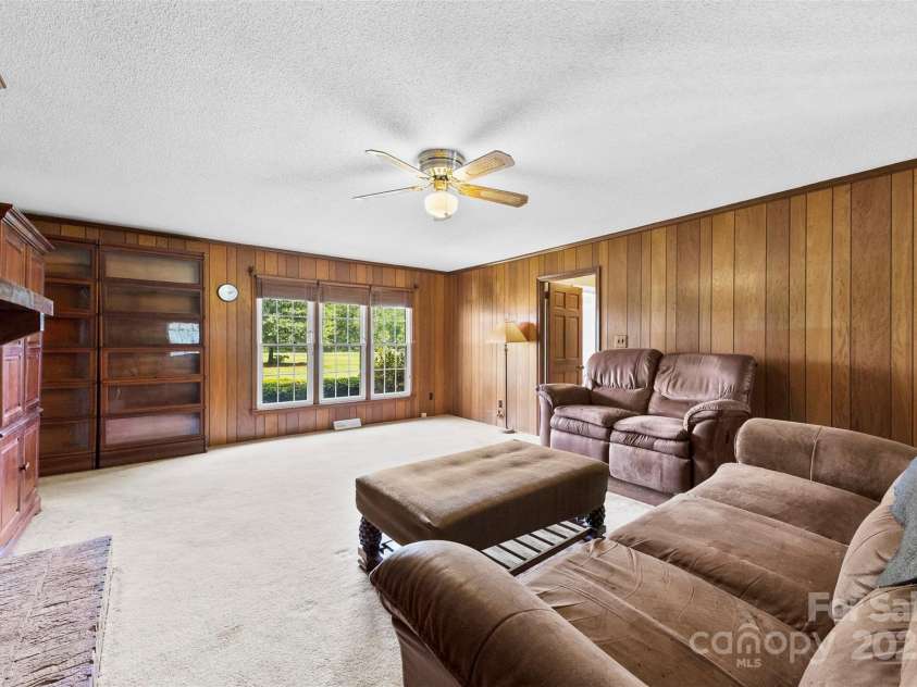 901 Kingsburry Road, Clover, SC 29710.  MLS# CAR4266522, YatesRealty ID 31187. 