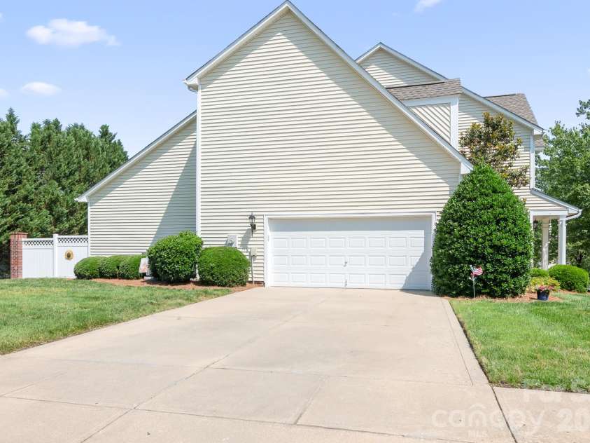 14566 Greenpoint Lane, Huntersville, NC 28078.  MLS# CAR4386657, YatesRealty ID 31189. 