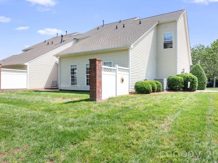 14566 Greenpoint Lane, Huntersville, NC 28078.  MLS# CAR4386657, YatesRealty ID 31189. 