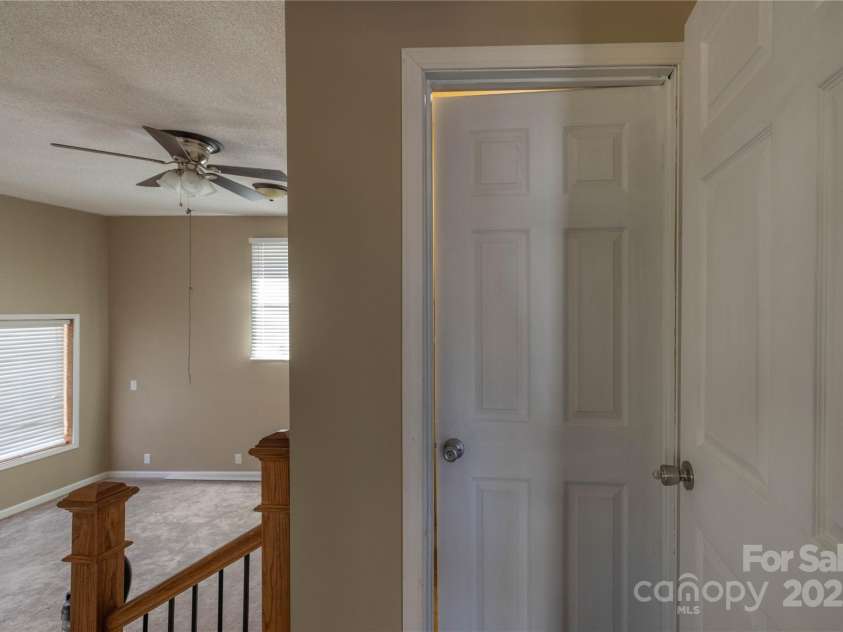 206 Fox Den Road, Troy, NC 27371.  MLS# CAR4209454, YatesRealty ID 3119. Entrance Bonus room/bathroom
