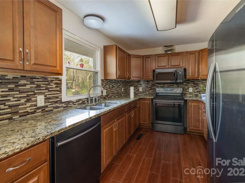 206 Fox Den Road, Troy, NC 27371.  MLS# CAR4209454, YatesRealty ID 3119. Kitchen