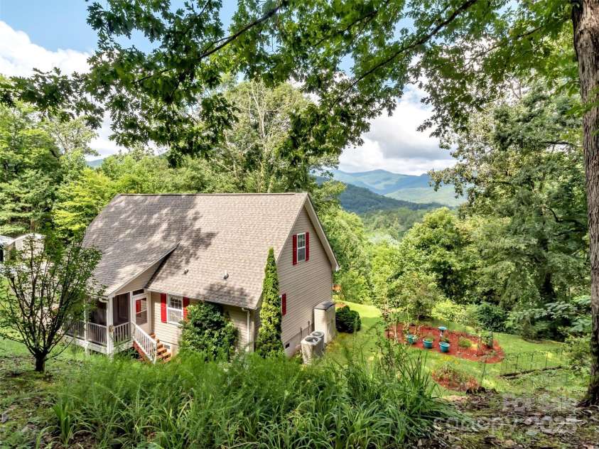 562 Beechwood Drive, Sylva, NC 28779.  MLS# CAR4291137, YatesRealty ID 3119. 