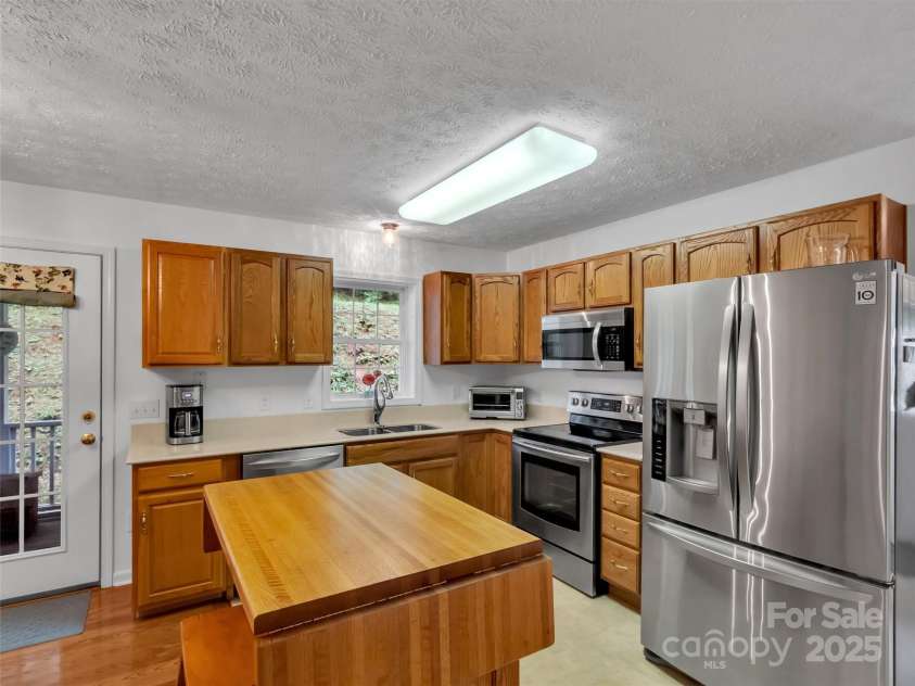 562 Beechwood Drive, Sylva, NC 28779.  MLS# CAR4291137, YatesRealty ID 3119. 