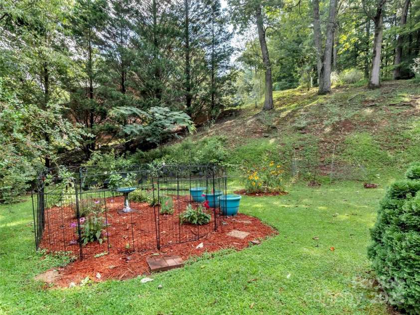 562 Beechwood Drive, Sylva, NC 28779.  MLS# CAR4291137, YatesRealty ID 3119. 