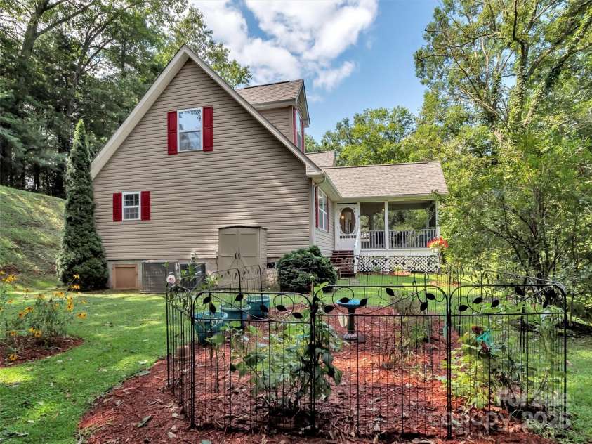 562 Beechwood Drive, Sylva, NC 28779.  MLS# CAR4291137, YatesRealty ID 3119. 
