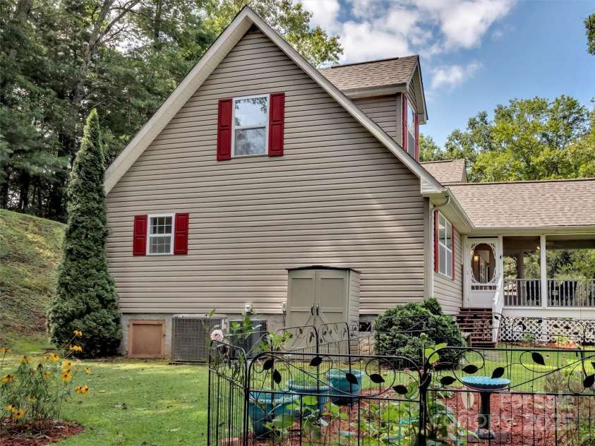 562 Beechwood Drive, Sylva, NC 28779.  MLS# CAR4291137, YatesRealty ID 3119. 