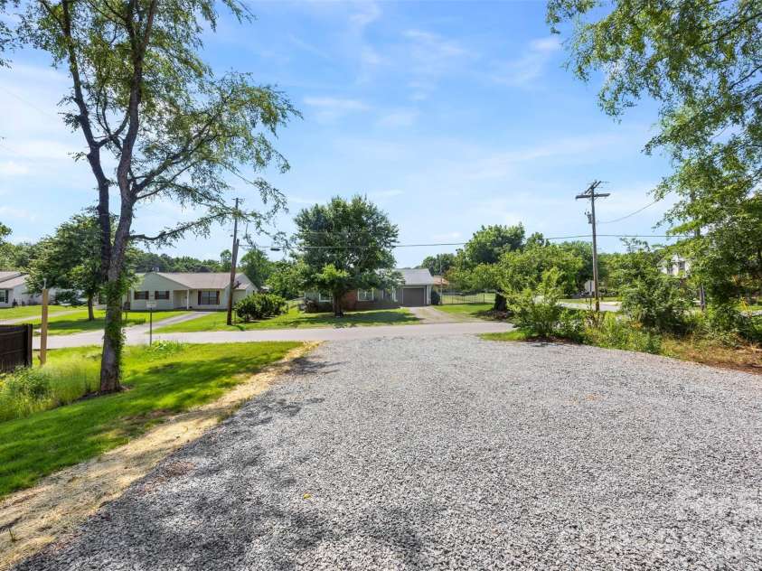 1003 College Boulevard, Dallas, NC 28034.  MLS# CAR4394111, YatesRealty ID 31191. 