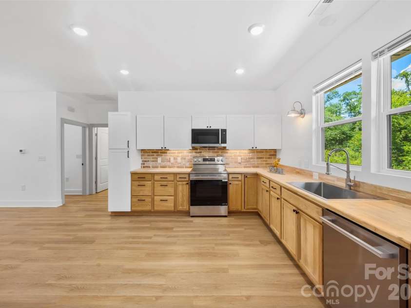 1003 College Boulevard, Dallas, NC 28034.  MLS# CAR4394111, YatesRealty ID 31191. 