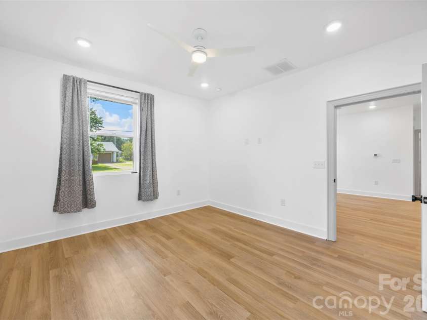 1003 College Boulevard, Dallas, NC 28034.  MLS# CAR4394111, YatesRealty ID 31191. 