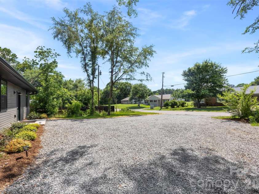 1003 College Boulevard, Dallas, NC 28034.  MLS# CAR4394111, YatesRealty ID 31191. 