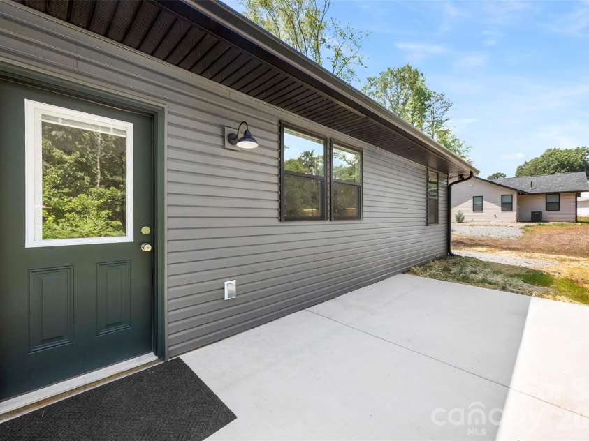 1003 College Boulevard, Dallas, NC 28034.  MLS# CAR4394111, YatesRealty ID 31191. 
