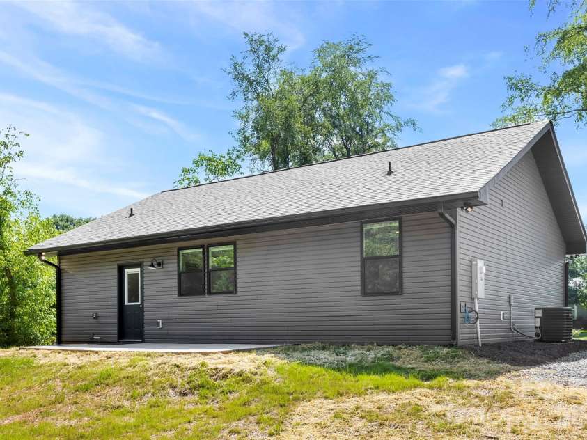 1003 College Boulevard, Dallas, NC 28034.  MLS# CAR4394111, YatesRealty ID 31191. 