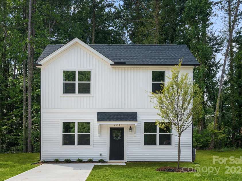 6331 Carver Boulevard, Charlotte, NC 28269.  MLS# CAR4286336, YatesRealty ID 31192. 