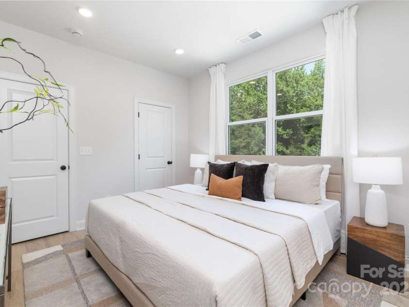 6331 Carver Boulevard, Charlotte, NC 28269.  MLS# CAR4286336, YatesRealty ID 31192. 
