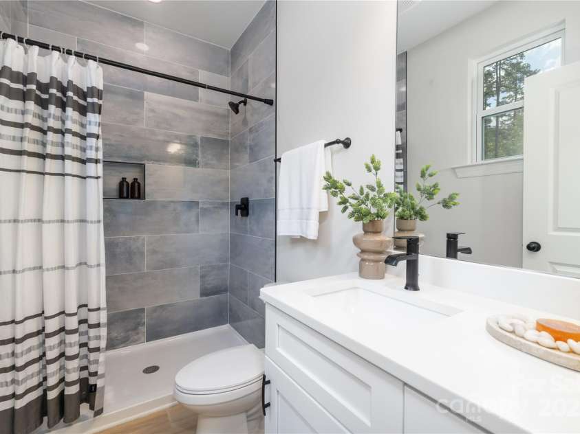 6331 Carver Boulevard, Charlotte, NC 28269.  MLS# CAR4286336, YatesRealty ID 31192. 