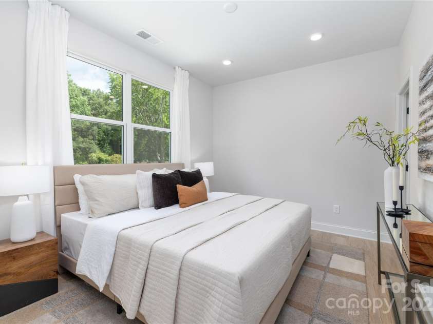 6331 Carver Boulevard, Charlotte, NC 28269.  MLS# CAR4286336, YatesRealty ID 31192. 