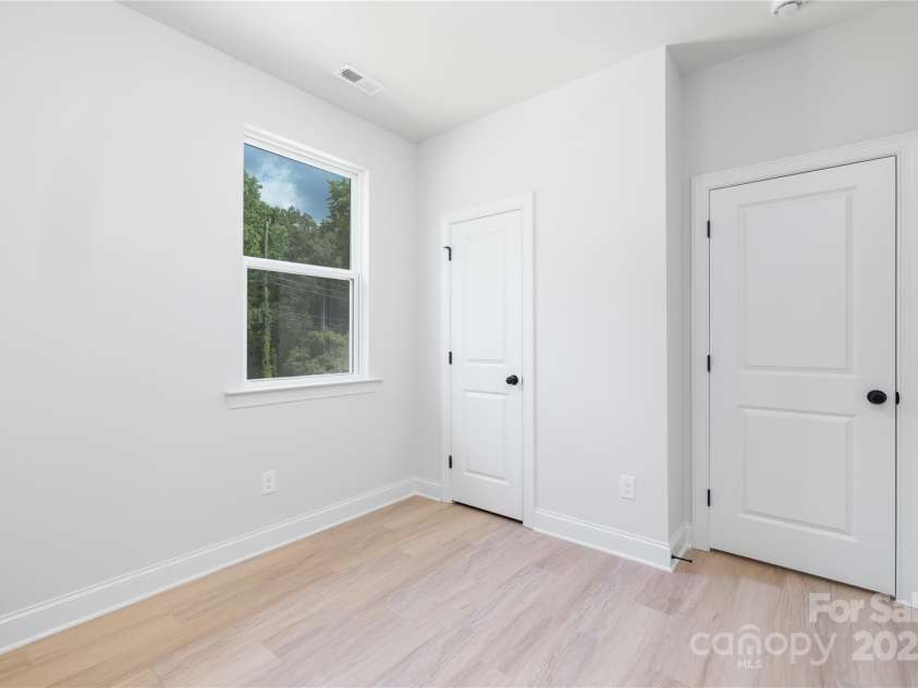 6331 Carver Boulevard, Charlotte, NC 28269.  MLS# CAR4286336, YatesRealty ID 31192. 