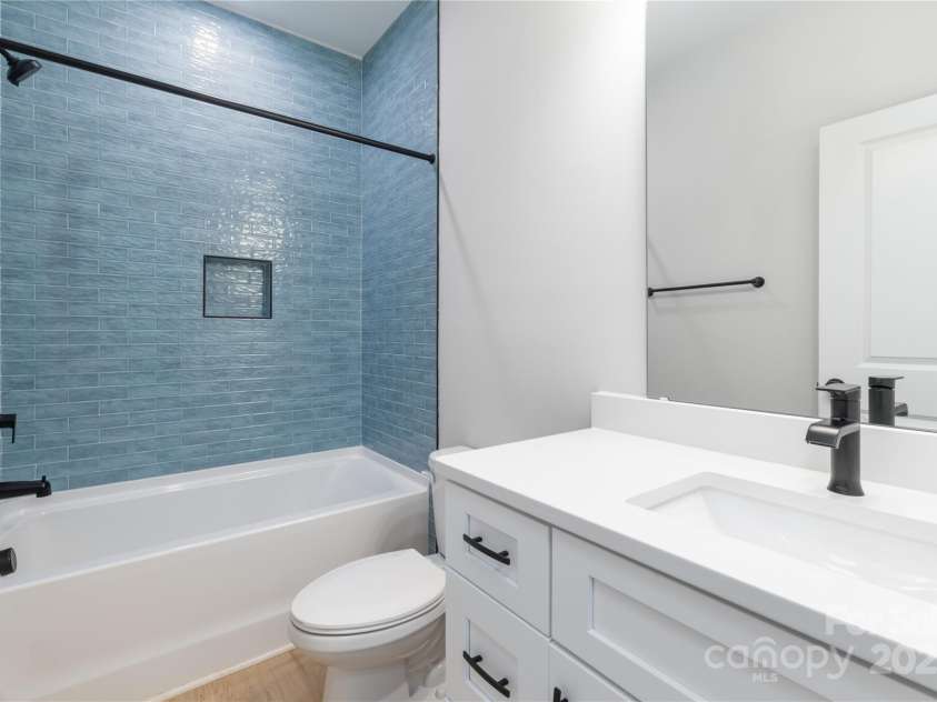 6331 Carver Boulevard, Charlotte, NC 28269.  MLS# CAR4286336, YatesRealty ID 31192. 