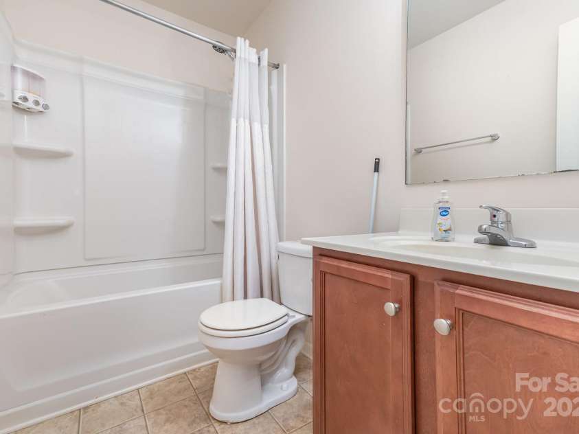 117 Langhorne Drive, Mount Holly, NC 28120.  MLS# CAR4286281, YatesRealty ID 31193. 