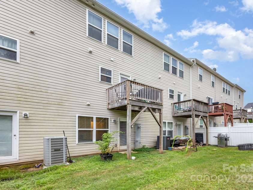 117 Langhorne Drive, Mount Holly, NC 28120.  MLS# CAR4286281, YatesRealty ID 31193. 