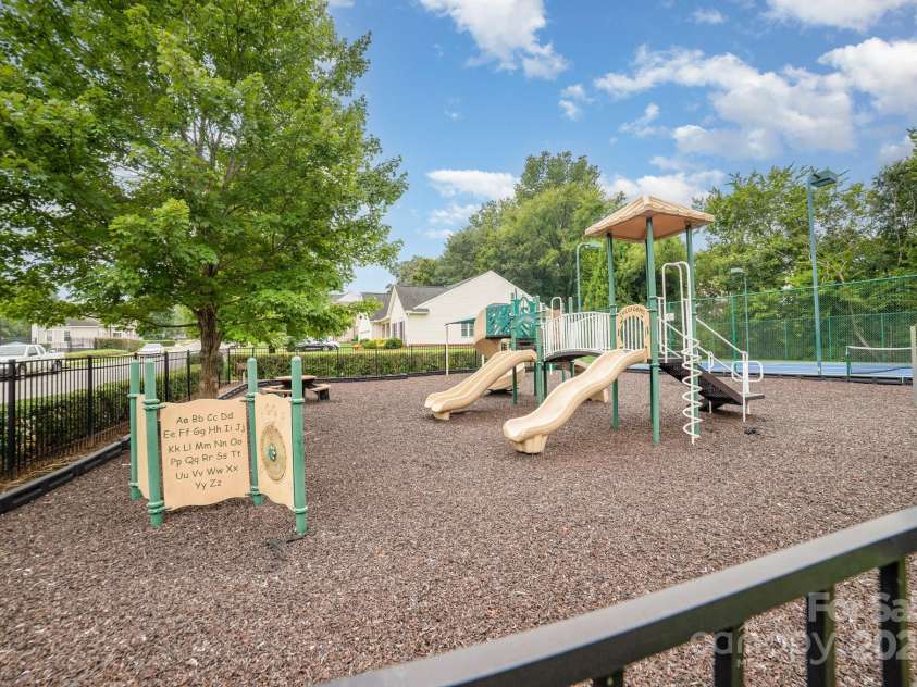 117 Langhorne Drive, Mount Holly, NC 28120.  MLS# CAR4286281, YatesRealty ID 31193. 