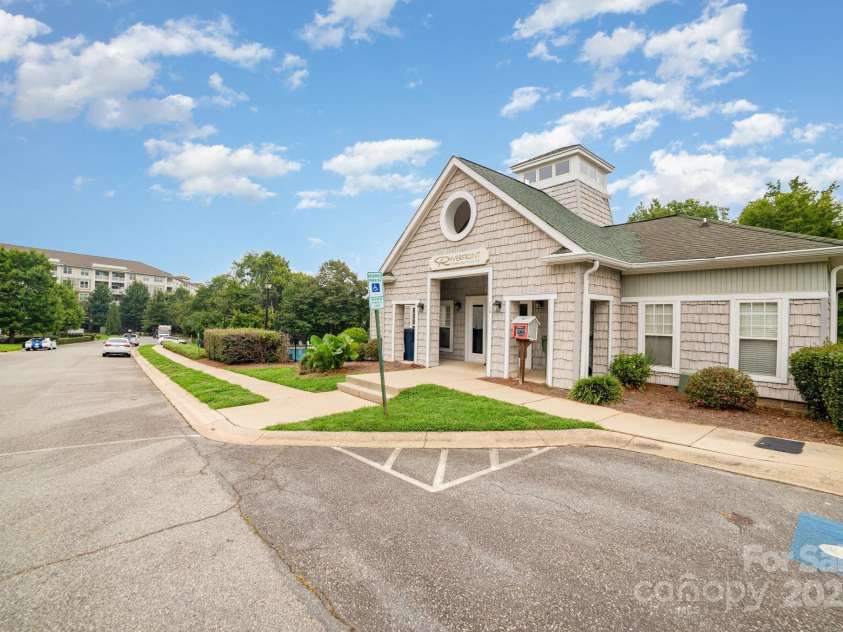 117 Langhorne Drive, Mount Holly, NC 28120.  MLS# CAR4286281, YatesRealty ID 31193. 