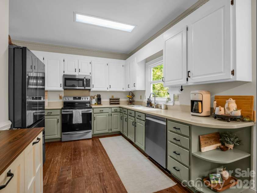 2720 Steeplechase Road, Gastonia, NC 28056.  MLS# CAR4393681, YatesRealty ID 31193. Kitchen