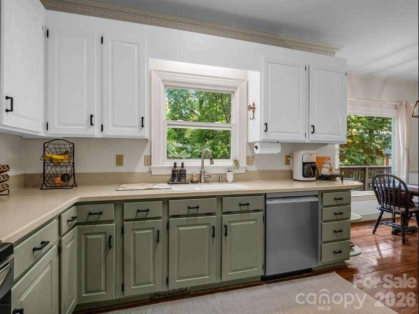 2720 Steeplechase Road, Gastonia, NC 28056.  MLS# CAR4393681, YatesRealty ID 31193. Kitchen