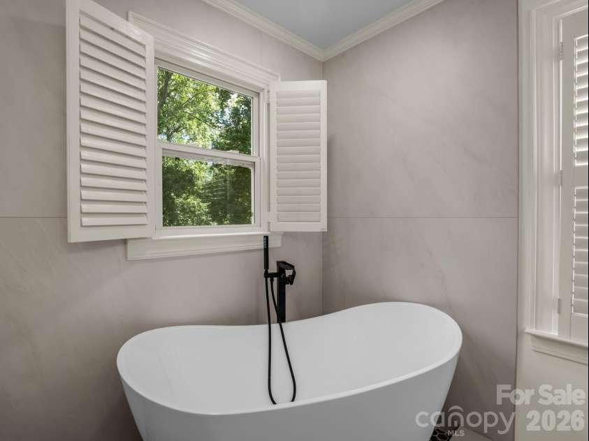 2720 Steeplechase Road, Gastonia, NC 28056.  MLS# CAR4393681, YatesRealty ID 31193. Primary soaker tub